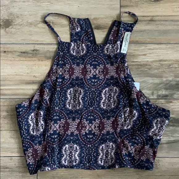 Abercrombie & Fitch Tops - Abercrombie & Fitch crop top